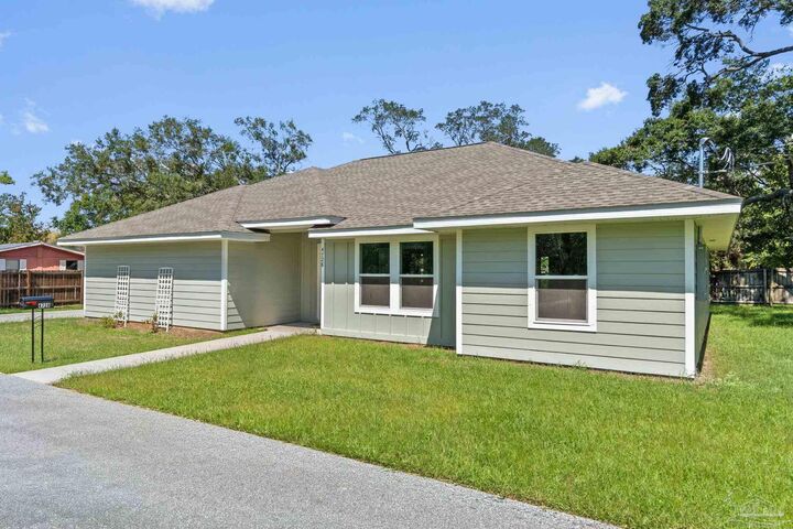 Property Photo:  4728 Bay Breeze Dr  FL 32563 