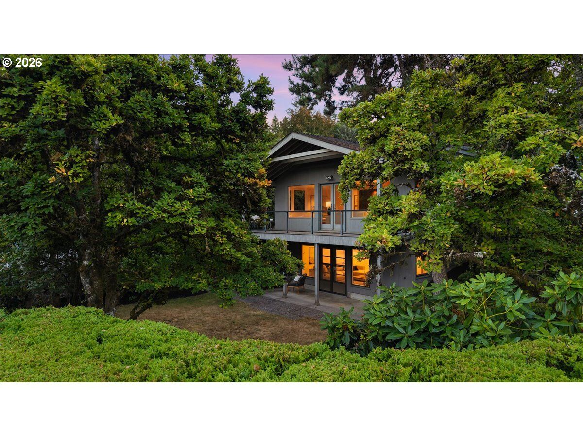 Property Photo: 2665 SW Sherwood Dr OR 97201