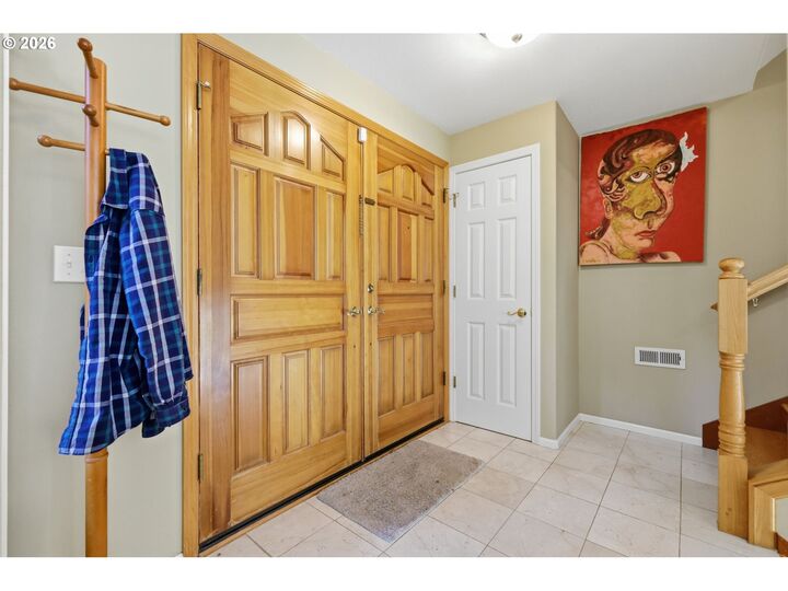 Property Photo: 721 Brookside Dr OR 97405