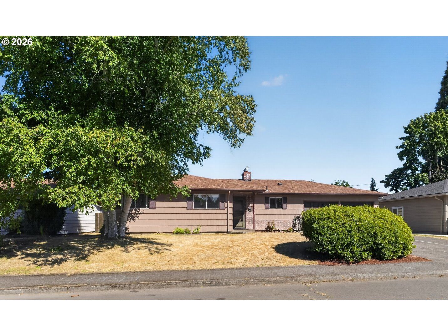 Property Photo:  644 SE 45th Pl  OR 97317 