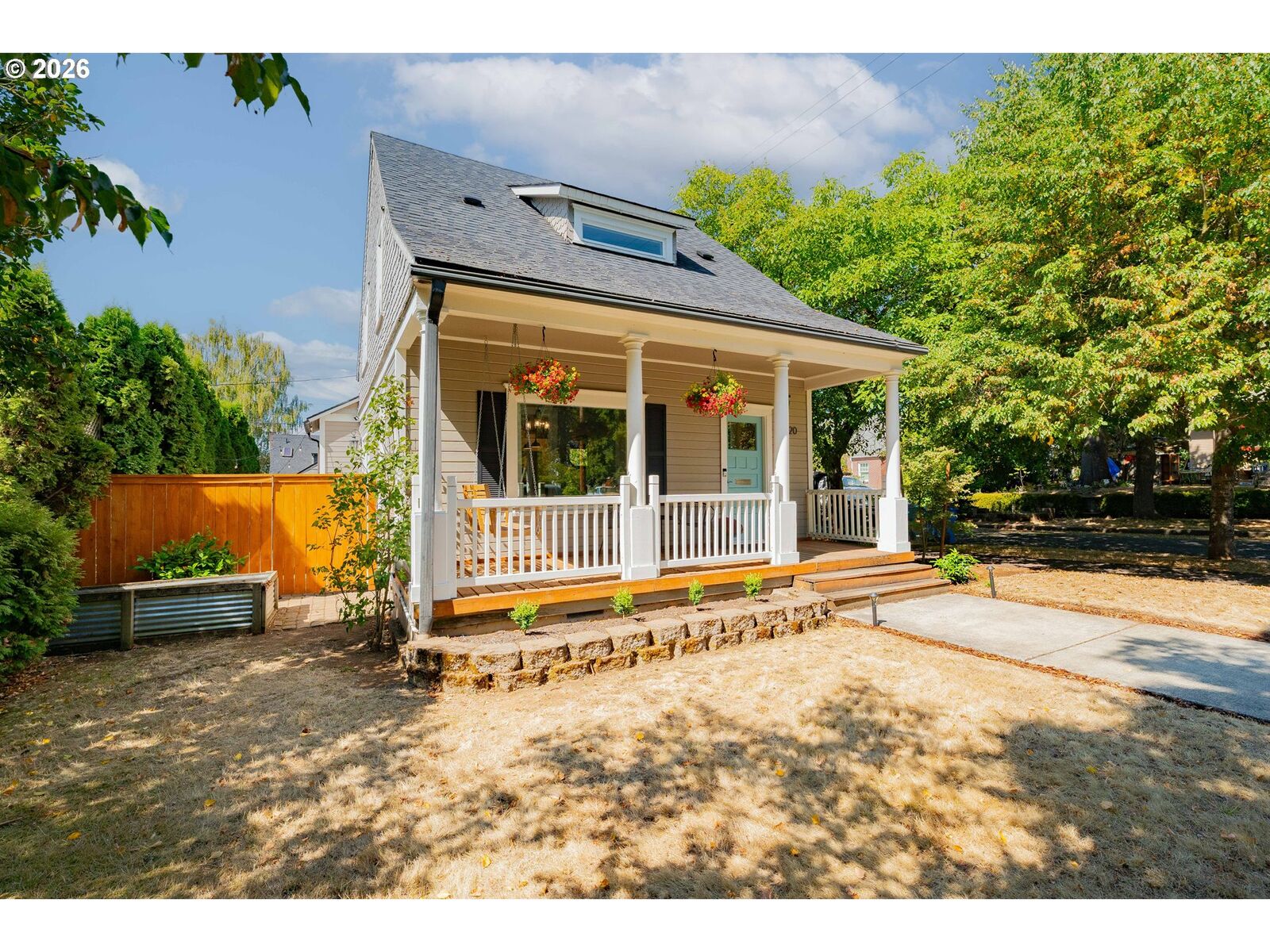 Property Photo:  2420 D St  WA 98663 