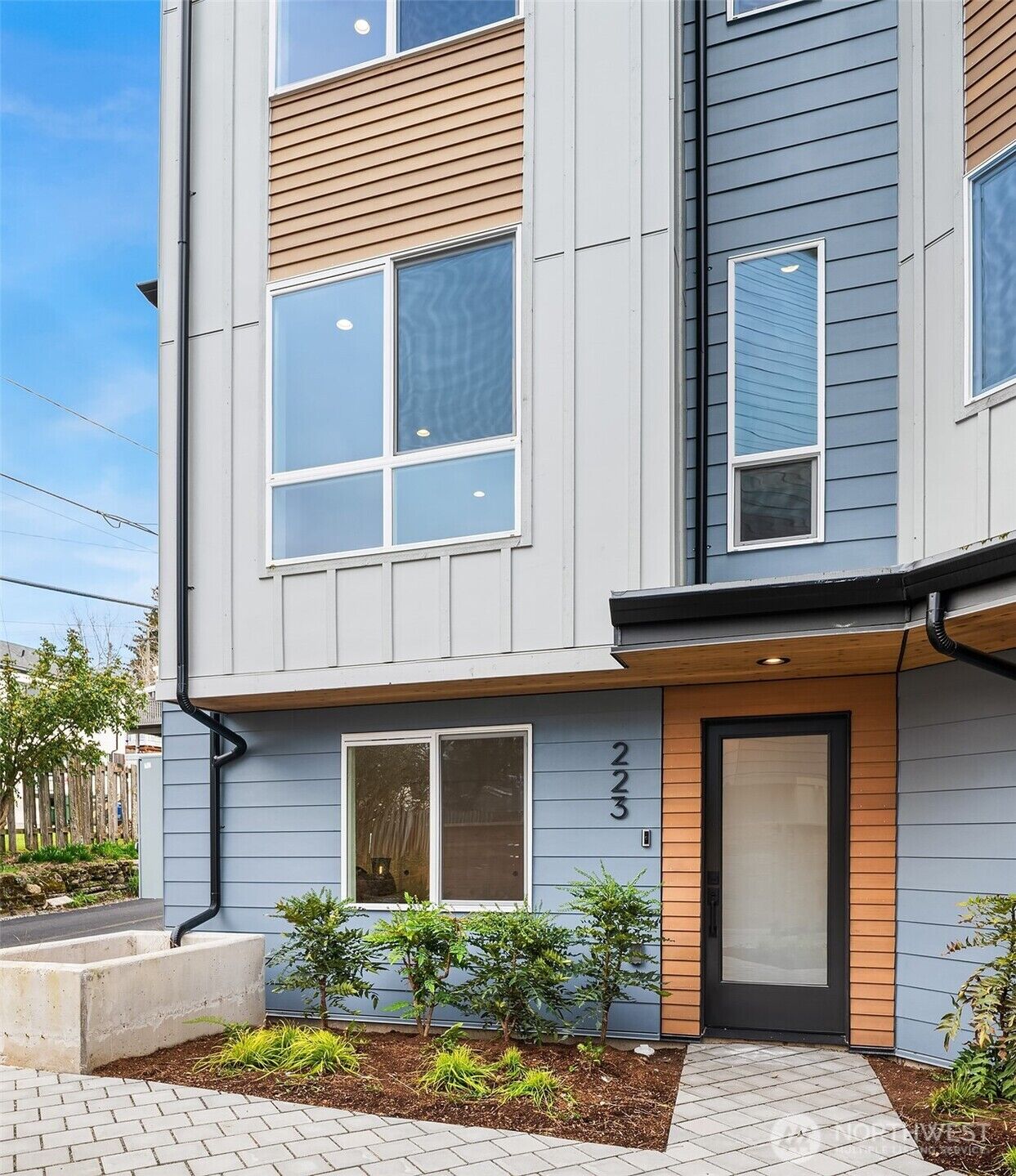 Property Photo: 215 NE 75th Street WA 98115