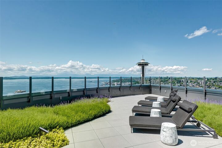 Property Photo:  2510  6th Avenue 2003  WA 98121 