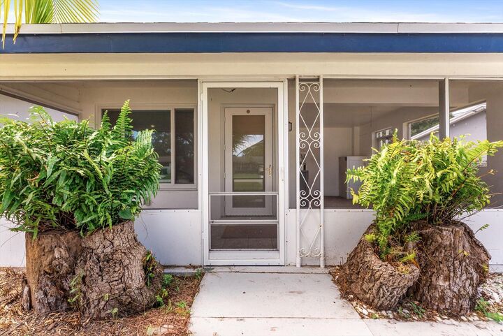 Property Photo: 4641 SW 25th Terrace FL 33312