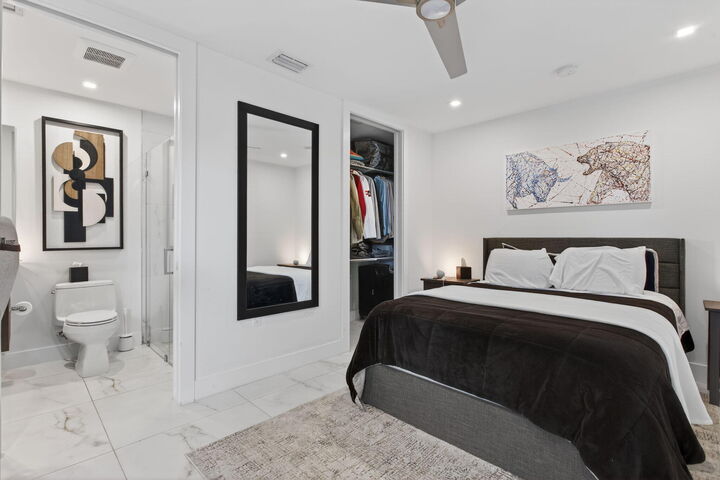 Property Photo:  1044 N Victoria Park Road  FL 33304 