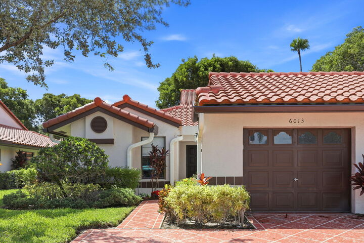 Property Photo:  6013 Sunny Pointe Circle  FL 33484 