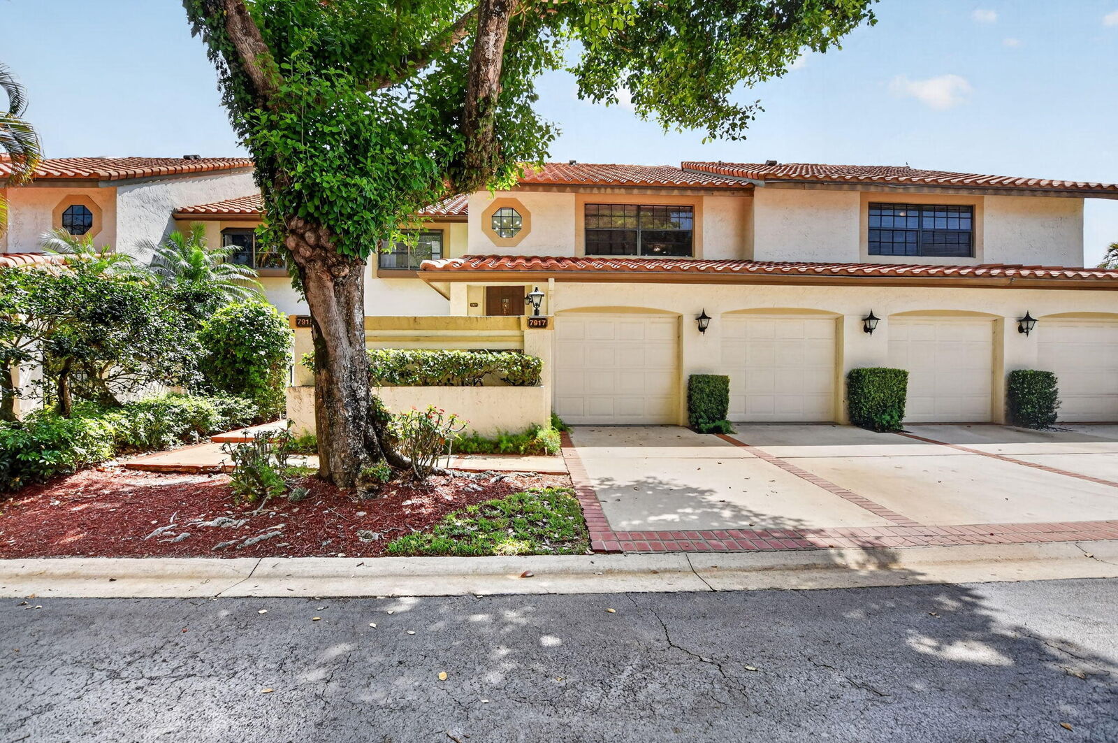 Property Photo: 7917 La Mirada Drive FL 33433