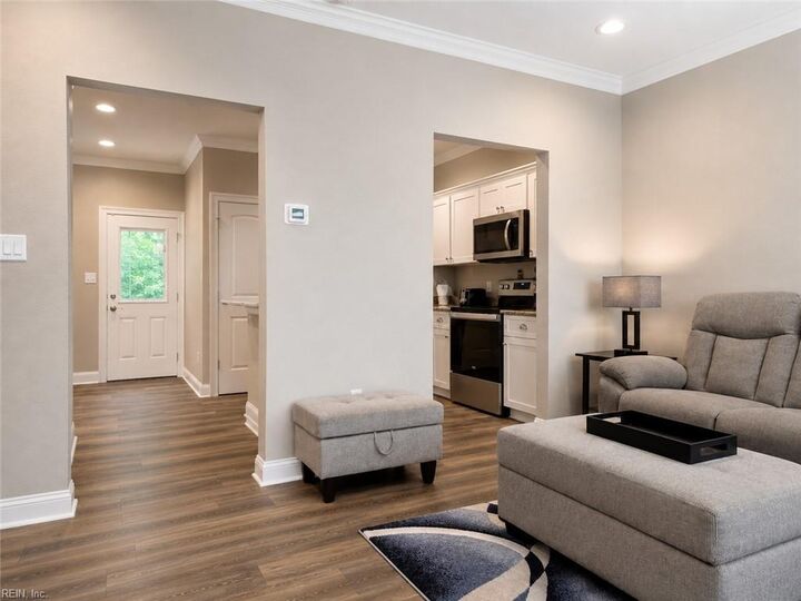 Property Photo:  110 N 11th St  VA 23434 