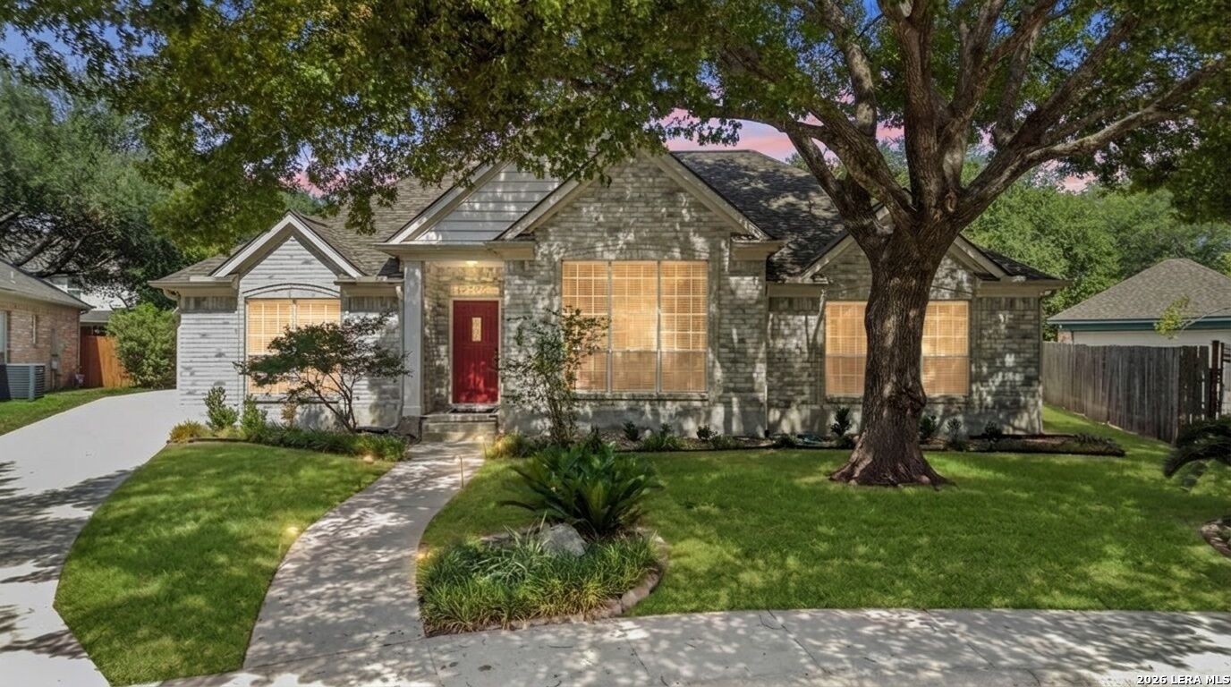 Property Photo: 13708 Shavano Walk TX 78230