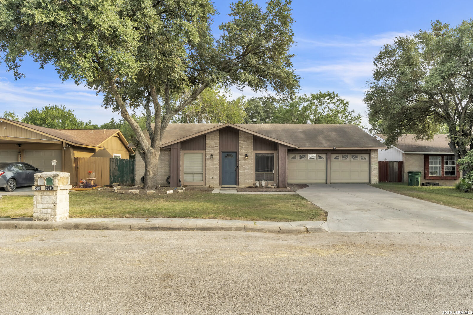 Property Photo:  5910 Lake Pines St  TX 78222 