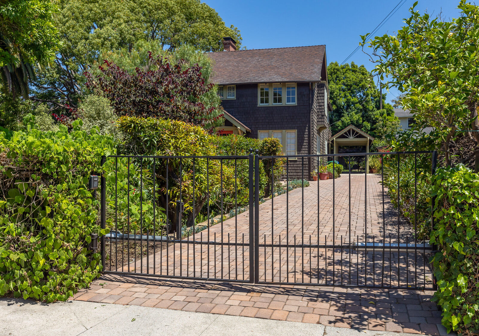 Property Photo:  1814 Anacapa Street  CA 93101 