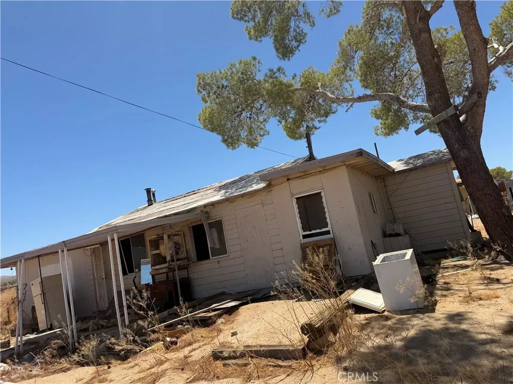 Property Photo:  1411 E Bowman  CA 93555 
