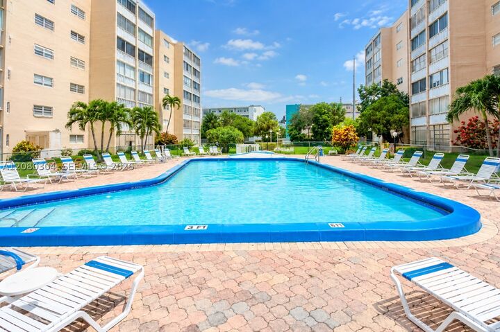 Property Photo:  301 NE 14th Ave 507  FL 33009 