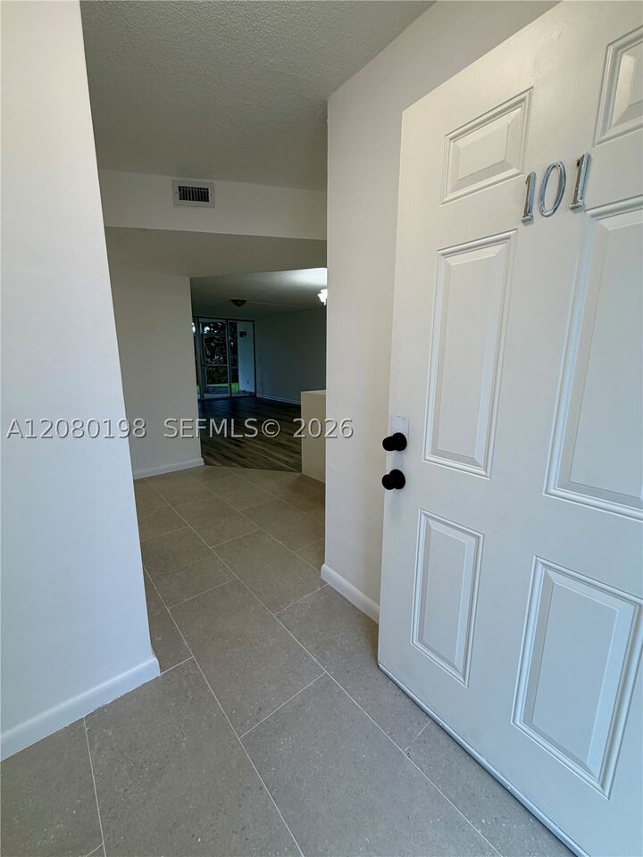 Property Photo: 1101 NE 191st St H101 FL 33179