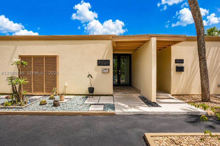 Property Photo:  7020 Crown Gate Dr 7020  FL 33014 