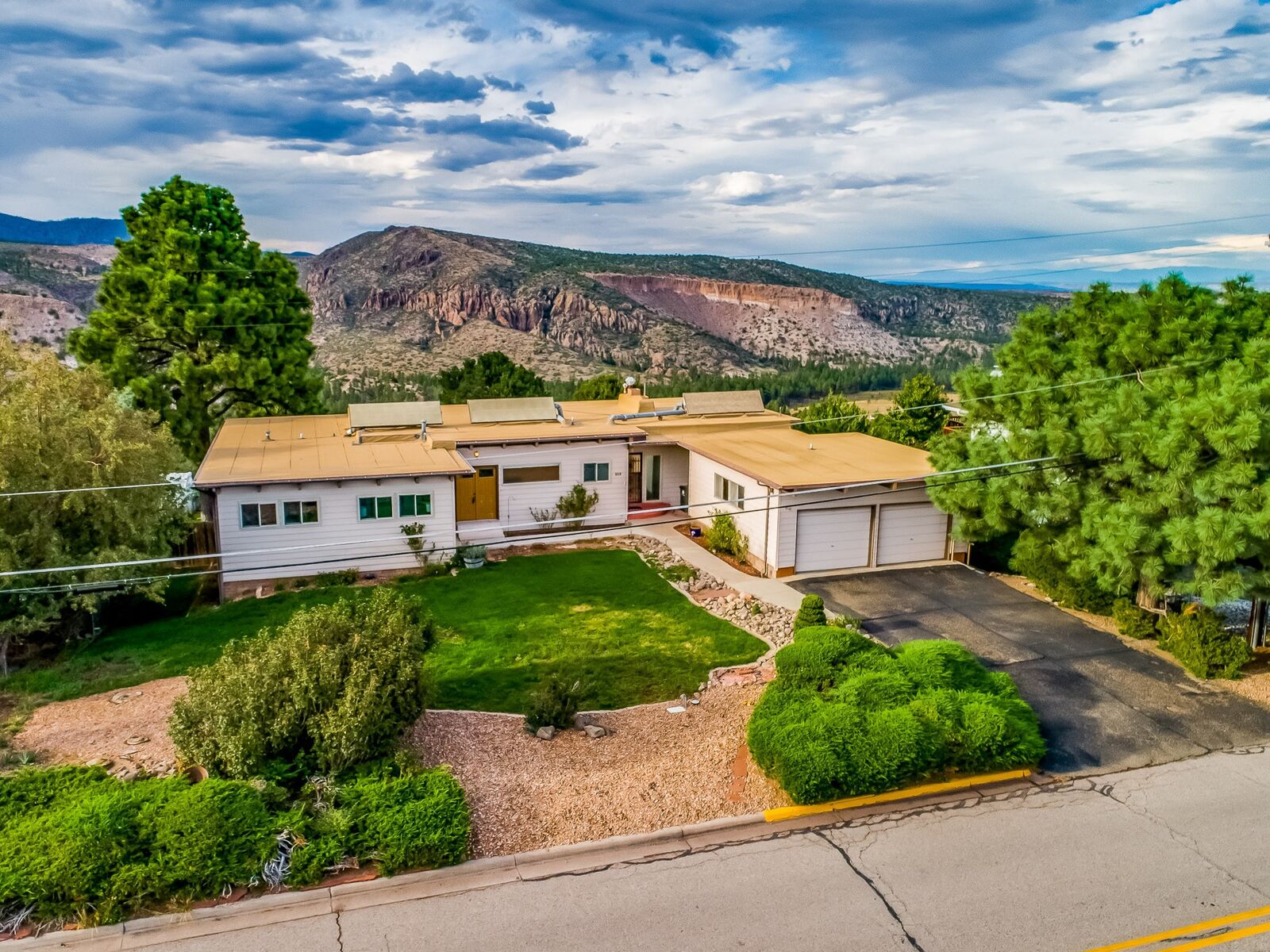 Property Photo: 66 Loma Del Escolar NM 87544