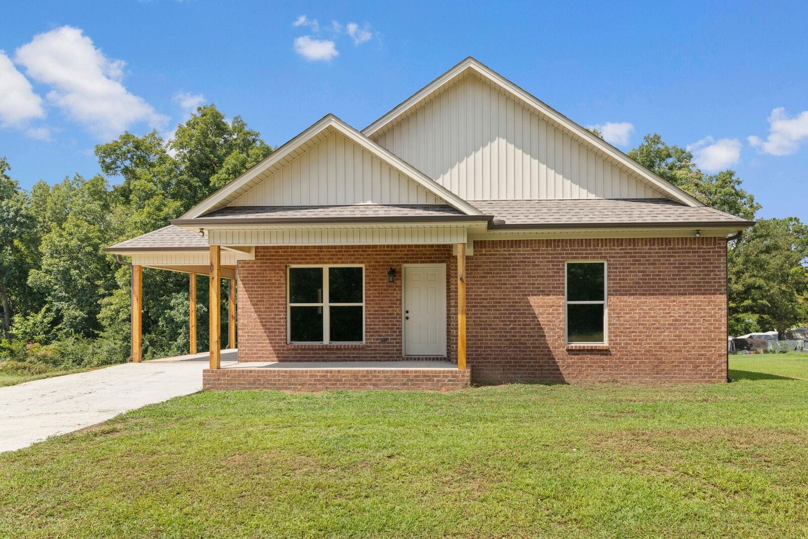 Property Photo: 84 White Oak Way AL 35652