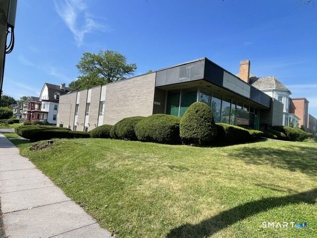 Property Photo:  593 Farmington Avenue  CT 06105 