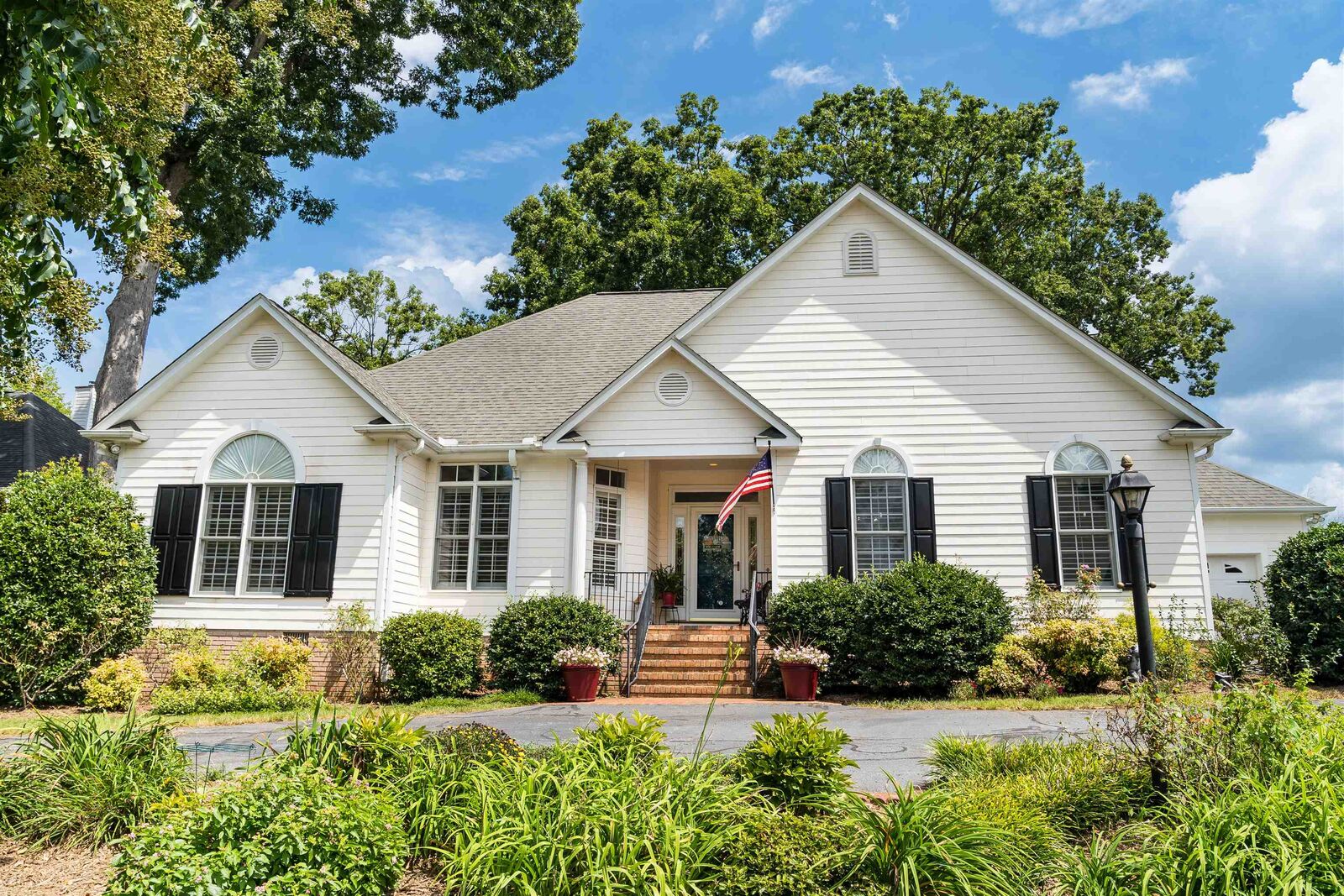 Property Photo:  104 N Carleila Lake Way  SC 29307 