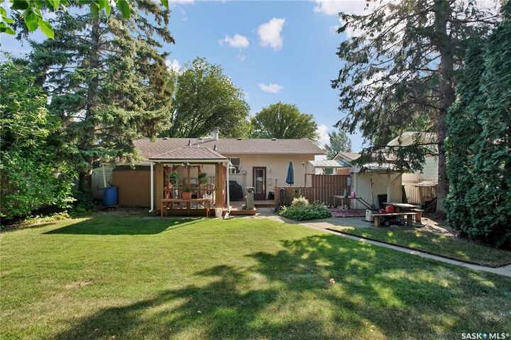 Property Photo: 3166 Eastview SK S7J 3J4