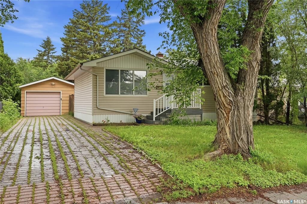 Property Photo:  110 McCannel Street  SK S4R 3V1 
