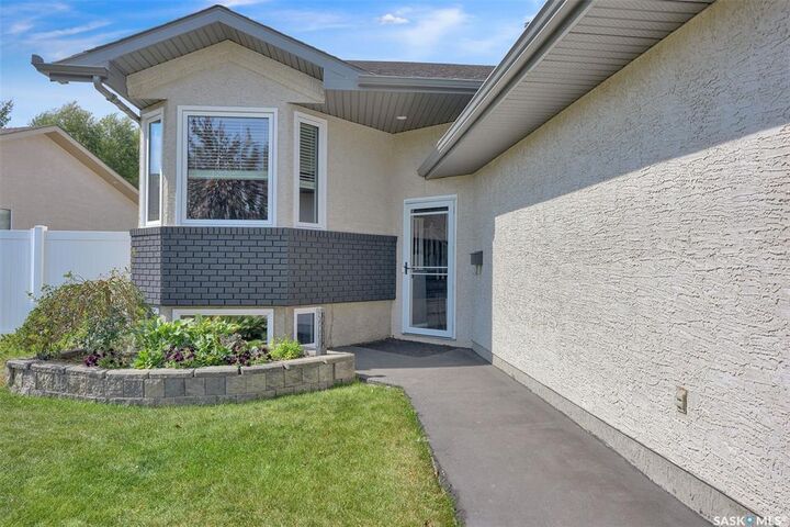 Property Photo:  1355 Maple Leaf Crescent N  SK S4X 4J4 