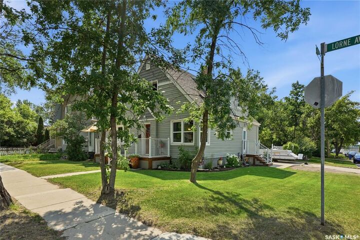 Property Photo:  1502 Lorne Avenue  SK S7H 1Y1 