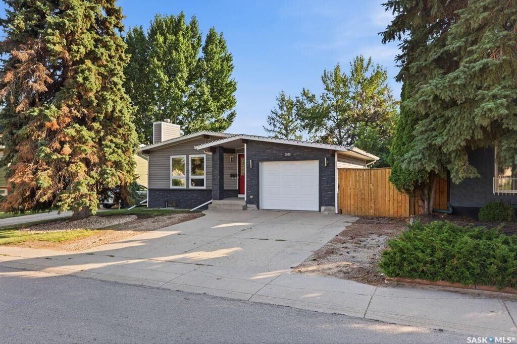 Property Photo:  3806 Taylor Street E  SK S7H 5J4 