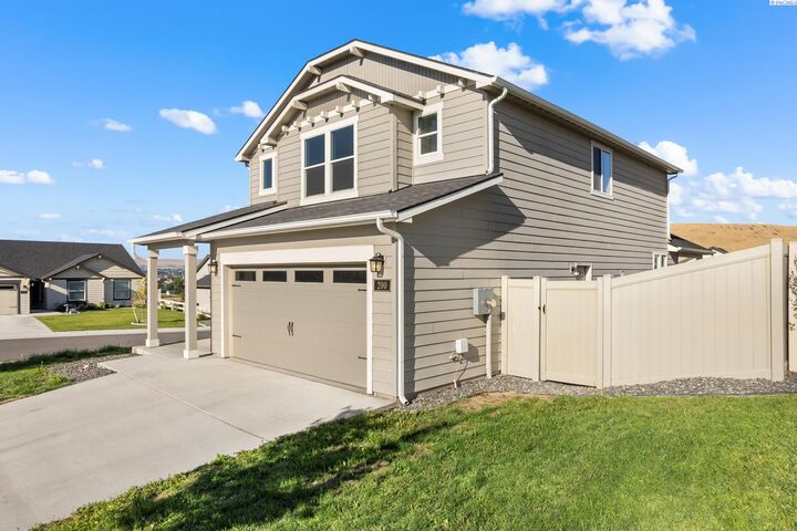 Property Photo: 200 Rio Bravo St WA 99350