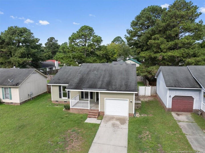 Property Photo: 1414 Rougemart Drive NC 28304