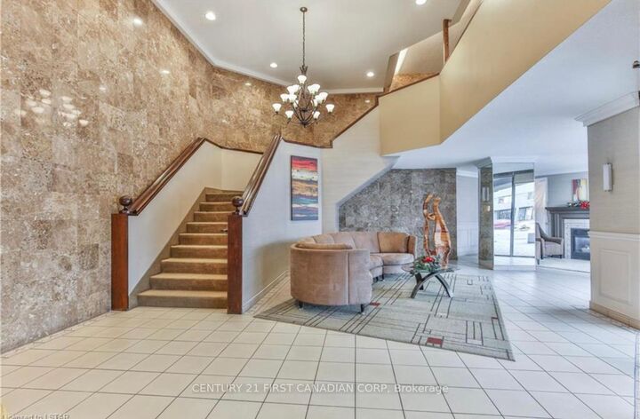 Property Photo:  323 Colborne Street 1703  ON N6B 3N8 