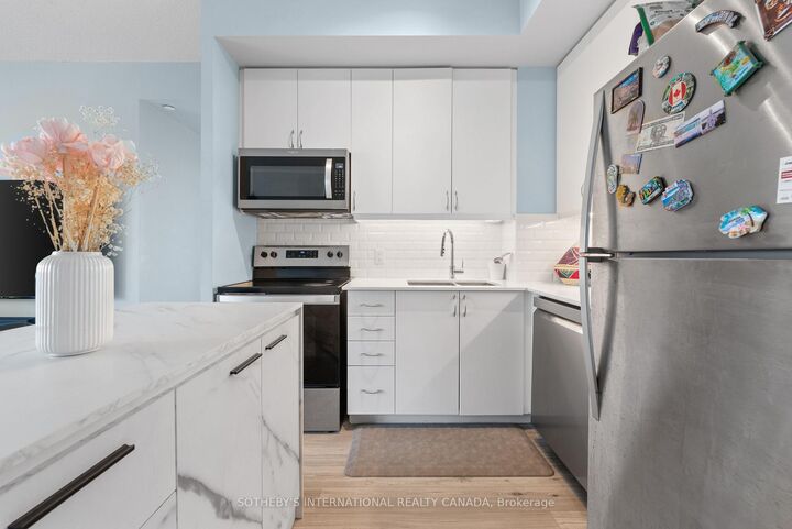 Property Photo:  3220 Sheppard Avenue E 809  ON M1T 0B7 