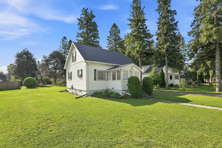 Property Photo:  31 Louise Street  ON N0G 1Z0 
