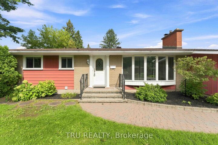Property Photo:  19 Ellery Crescent  ON K2H 6M5 