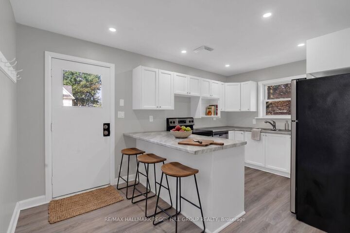 Property Photo:  19 Alfred Street  ON L4N 3L9 