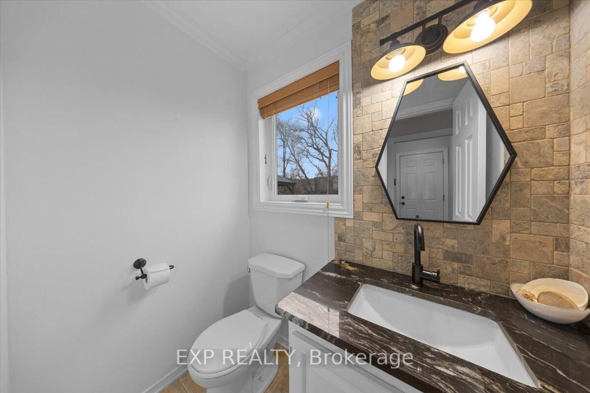 Property Photo:  4 Bobcat Way  ON K2S 1P3 
