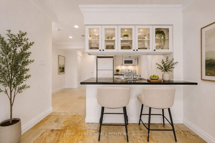 Property Photo:  887 Bay Street #708  ON M5S 3K4 