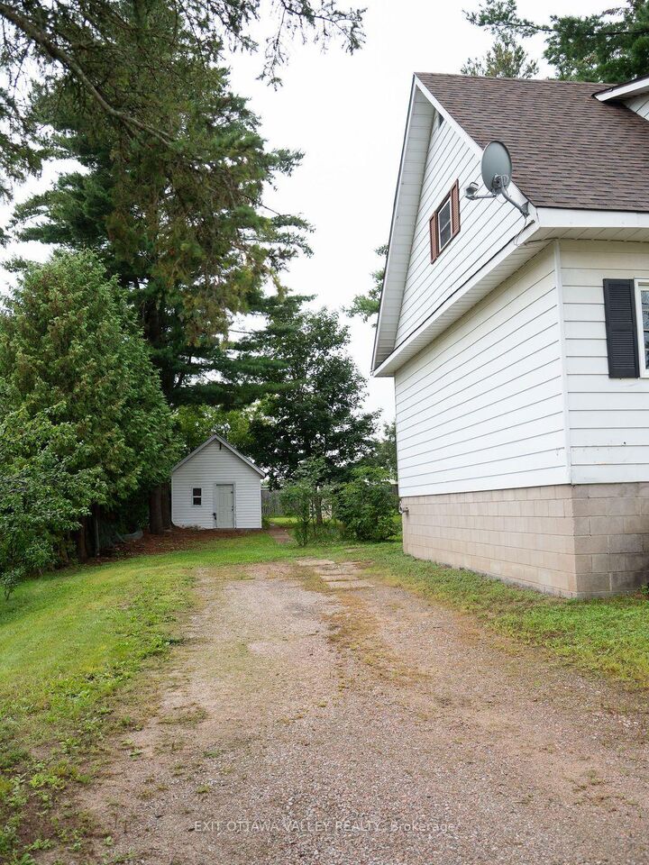 Property Photo:  400 Boundary Road E  ON K8A 6K7 