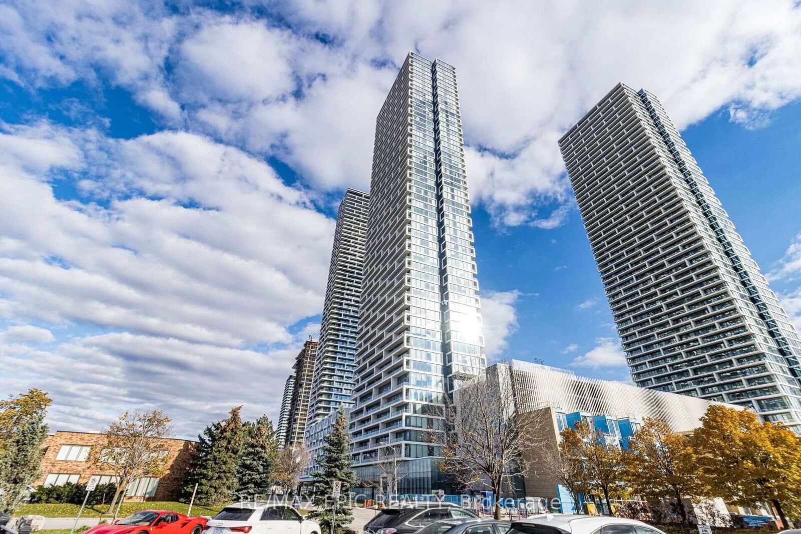 Property Photo:  898 Portgage Parkway 3311  ON L4K 0J6 