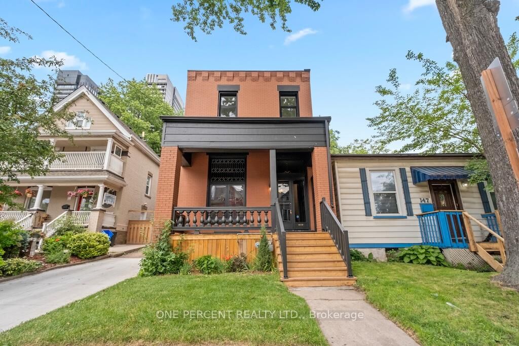 Property Photo:  143 Catharine Street N  ON L8R 1J5 