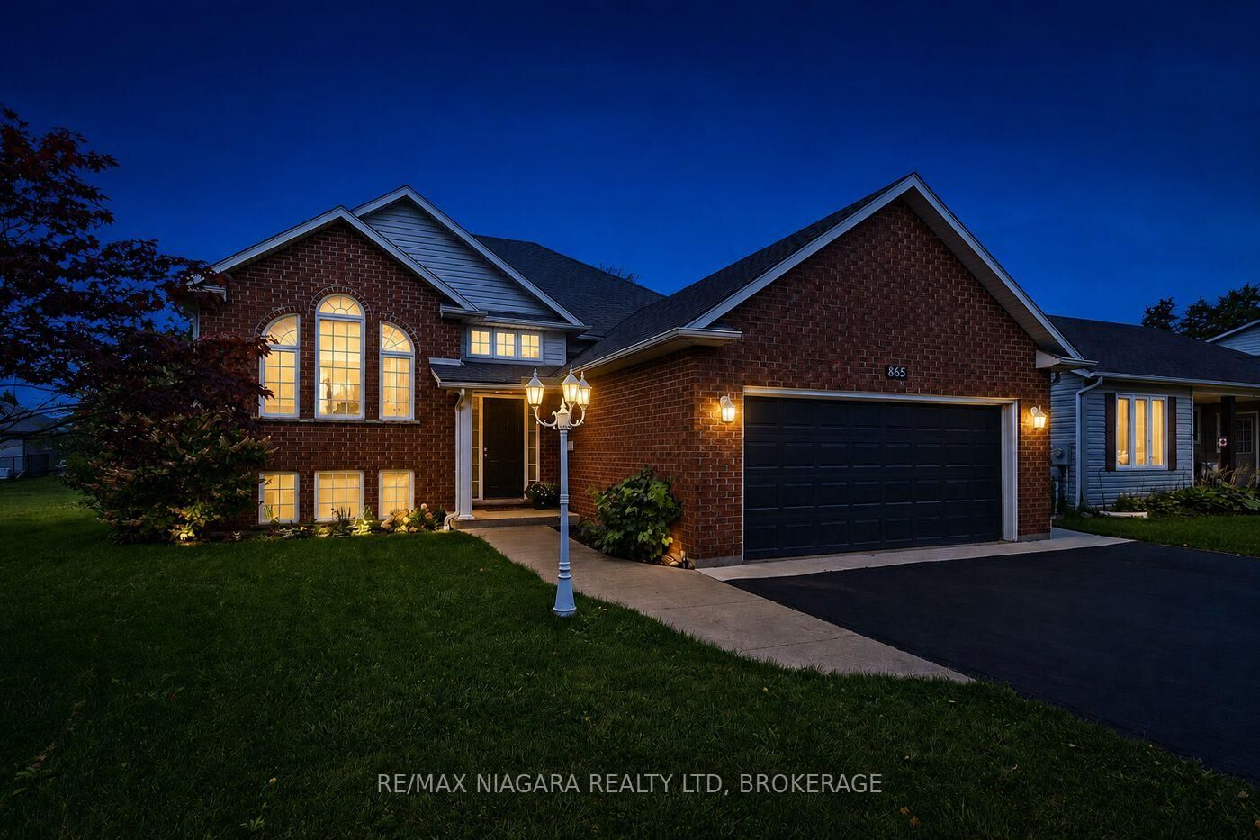 Property Photo:  865 Canada Drive  ON L2A 6S5 