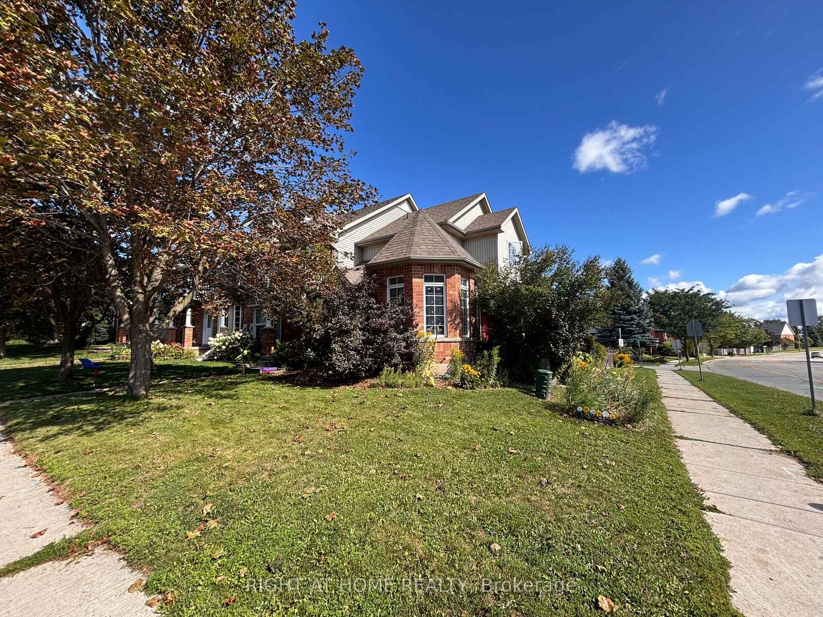 Property Photo:  1 Montgomery Boulevard  ON L9W 5H6 