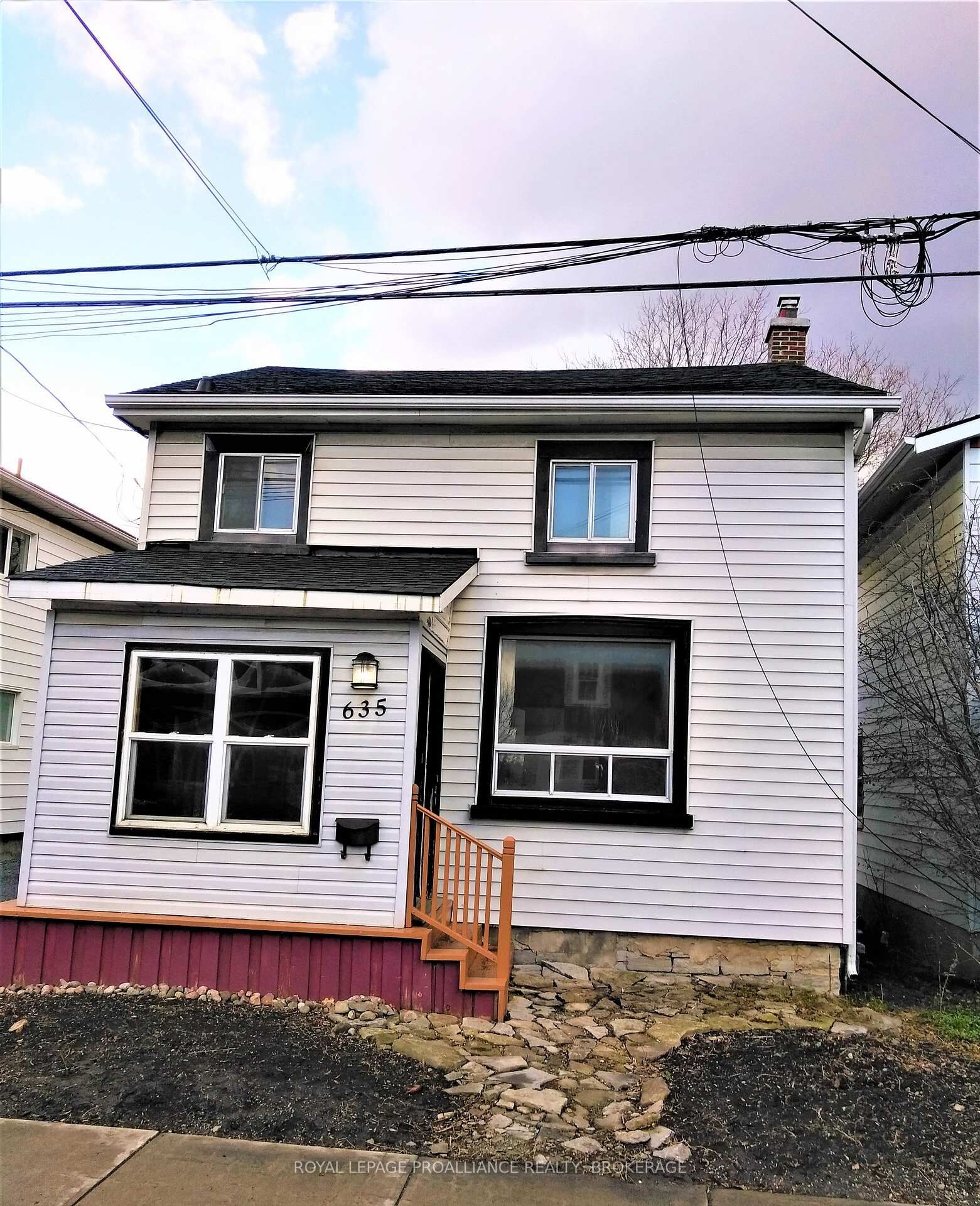 Property Photo:  635 Victoria Street  ON K7K 4S3 