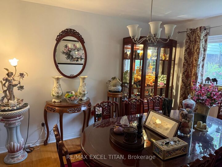 Photo de la propriété:  35 Cairnside Crescent  ON M2J 3M9 