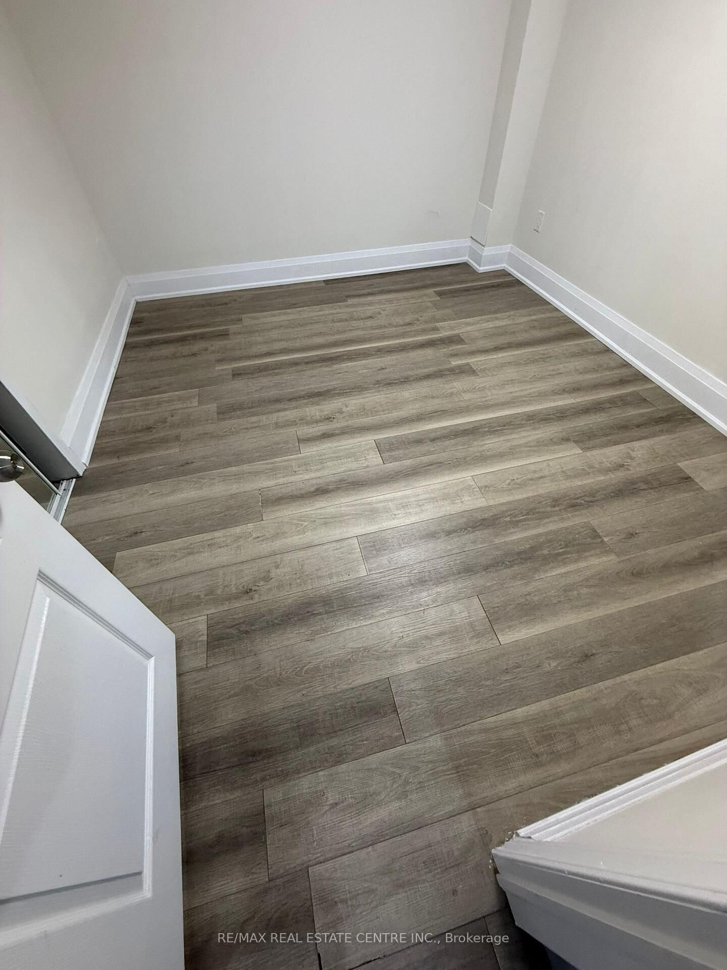 Property Photo:  53 Thorntree Crescent  ON L6Y 3Y1 