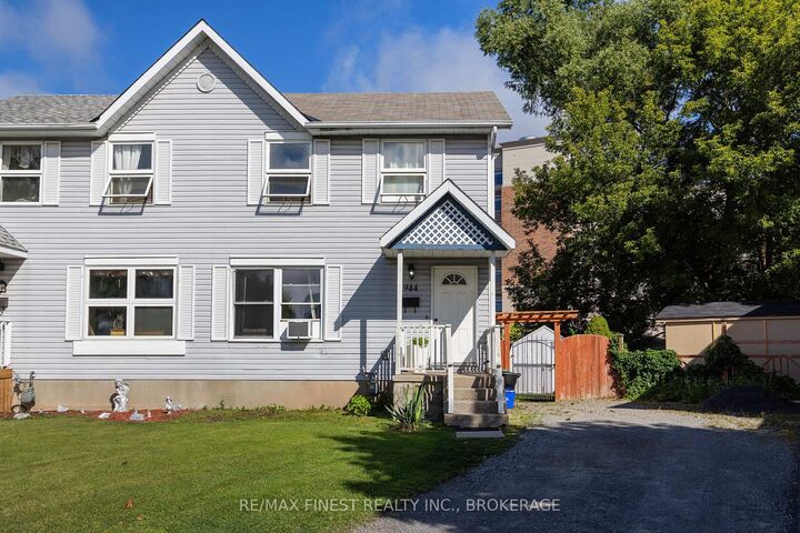 Property Photo:  944 Uxbridge Crescent  ON K7M 8K8 