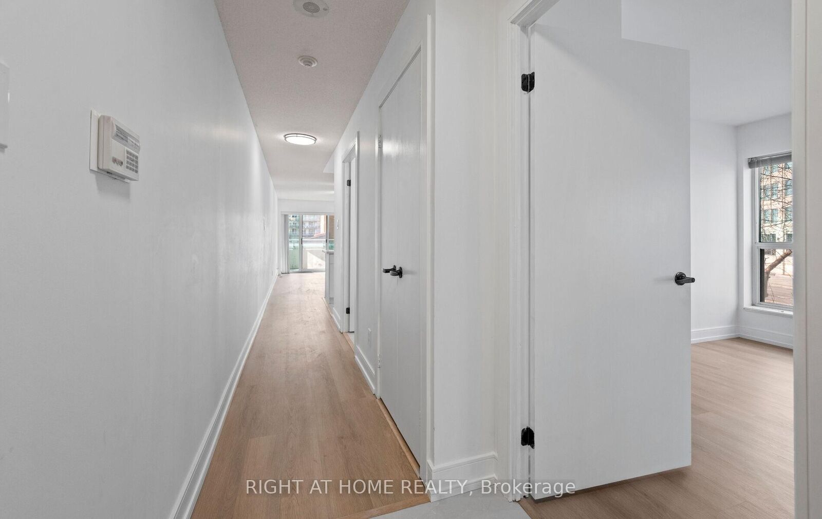 Property Photo:  600 Queens Quay W 219  ON M5V 3M3 