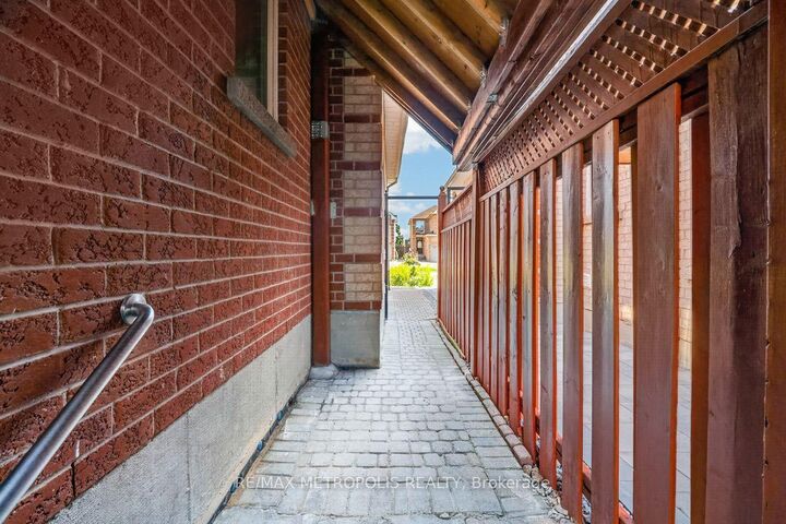 Property Photo:  32 Summerlea Street Bsmt  ON L3S 4H7 