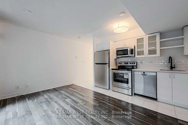 Property Photo:  600 Fleet Street 634  ON M5V 1B7 
