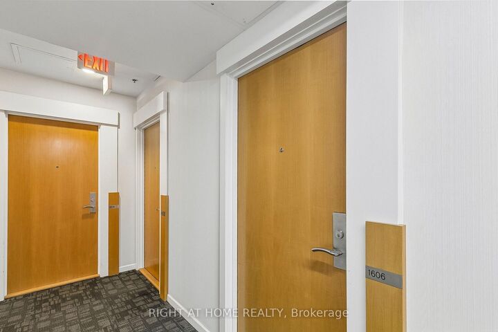 Property Photo:  375 King Street W 1606  ON M5V 1K5 